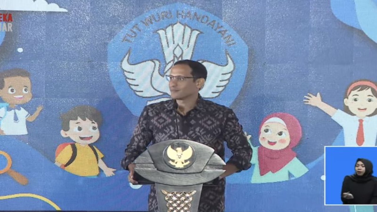Menteri Pendidikan, Kebudayaan, Riset dan Teknologi (Mendikbudristek) Nadiem Anwar Makarim dalam acara Merdeka Belajar Episode ke-24 di Jakarta, Selasa (28/3/2023). (ANTARA/AstridFaidlatulHabibah)