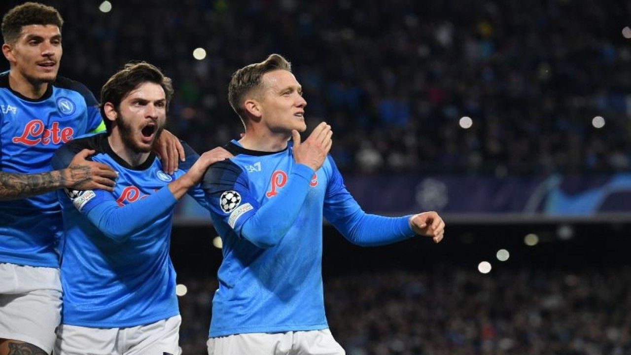 Selebrasi Piotr Zielinski (tengah) setelah mencetak gol ketiga Napoli dalam pertandingan leg kedua babak 16 besar Liga Champions lawan Eintracht Frankfurt di Stadion Diego Armando Maradona pada 16 Maret 2023. ANTARA/AFP/TIZIANA FABI
