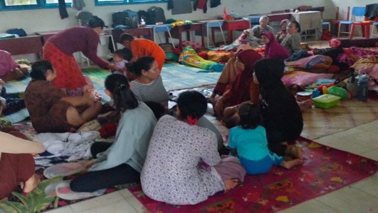 Kondisi pengungsi di SMA Negeri 1 Serasan di Desa Pangkalan, Kecamatan Serasan, Natuna, Kepri, Selasa (7/3/2023). (Dok ANTARA)