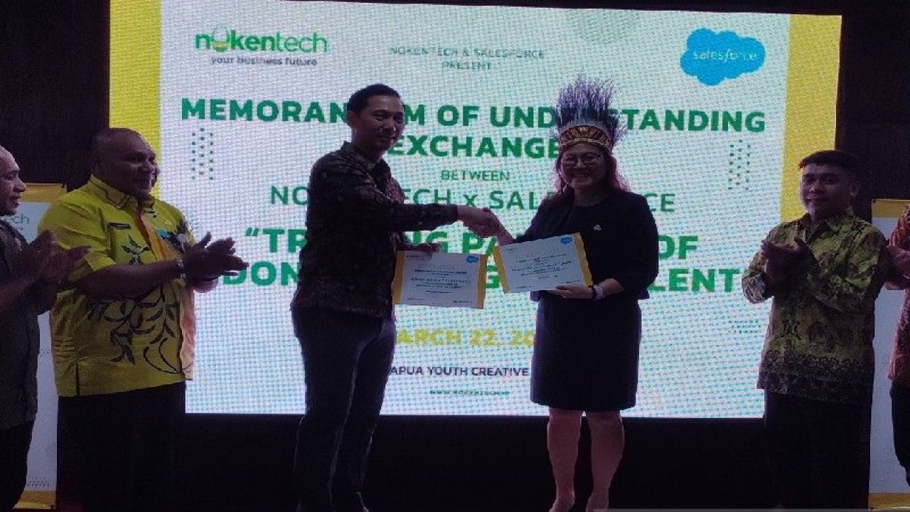 Nokentech jalin kerjasama dengan Salesforce latih 100 pemuda Papua di Jayapura di bidang digital. ANTARA/Evarukdijati