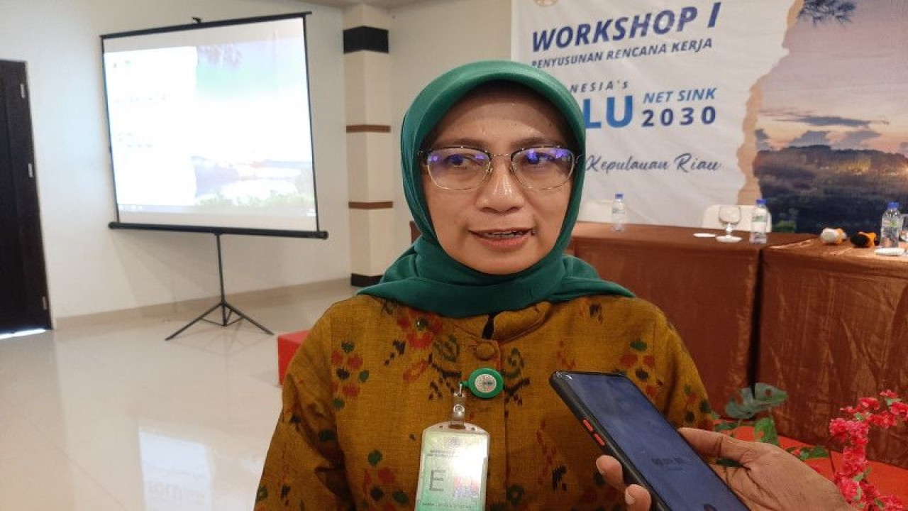 Direktur Perbenihan Tanaman Hutan Kementerian LHK, Nurul iftitah di Tanjungpinang, Kepri, Selasa (21/3). (Ogen)