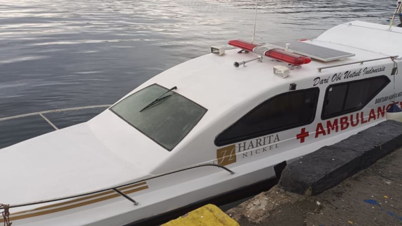 PT Harita Nickel serahkan bantuan ambulance laut untuk tangani pasien di Pulau Obi masuk kawasan Tertinggal, Terdepan dan Terluar (3T) Kabupaten Halmahera Selatan, Senin (6/3/2023). ANTARA/HO- Humas Pemkab Halsel (Abdul Fatah)