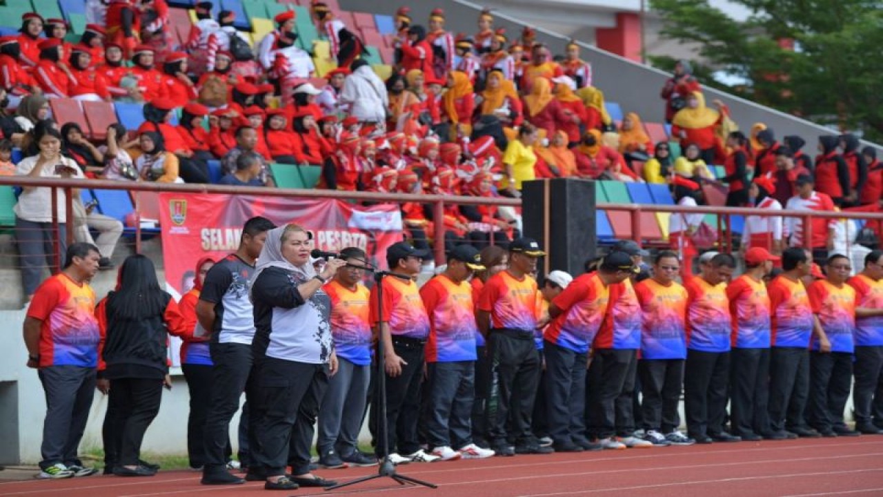 Wali Kota Semarang Hevearita Gunaryanti Rahayu saat membuka Pekan Olahraga Warga Kota Semarang (Porwakos) 2023 di Gelanggang Olahraga (GOR) Tri Lomba Juang, Semarang, Kamis (9/3/2023). (ANTARA/HO-Pemkot Semarang)