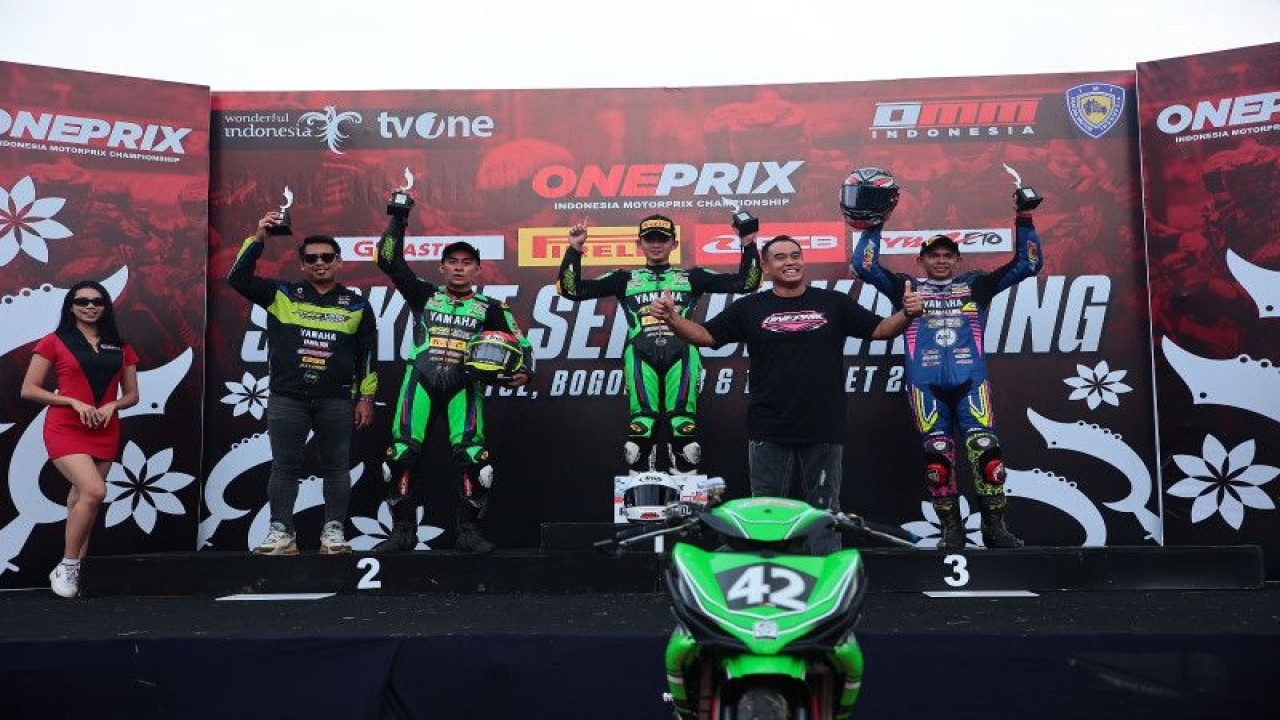 Podium untuk kelas Expert pada putaran pertama OnePrix 2023 di Sirkuit Karting Sentul, Bogor, Jawa Barat, Minggu (19/3/2023). (ANTARA/HO-OnePrix)