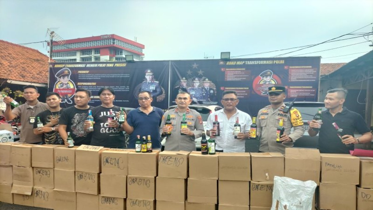 Kapolsek Palemerah, Kompol Dodi Abdurohim, saat ditemui di Mapolsek Palmerah, Jakarta Barat, Senin (20/3/2023). ANTARA / Walda