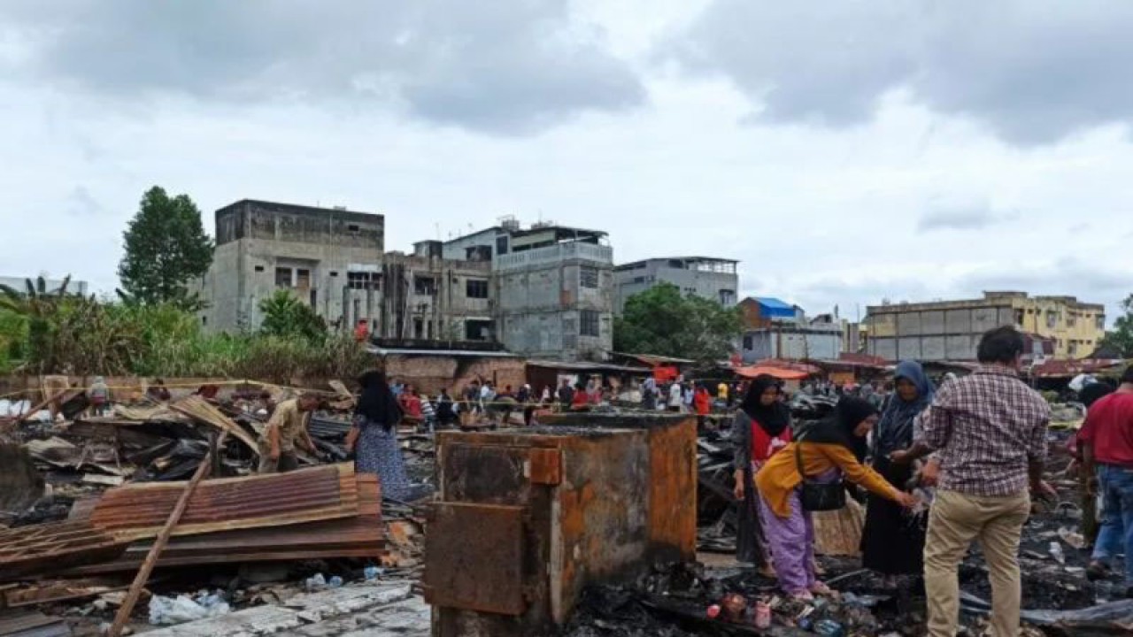 Kondisi Pasar Cik Puan Pekanbaru yang terbakar pada 19 Februari 2023. ANTARA/Annisa Firdausi