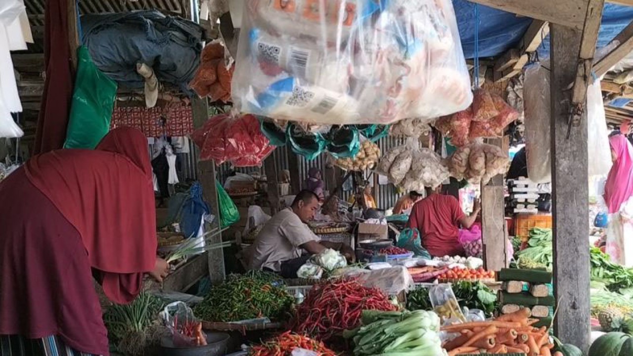 Sejumlah bahan pokok di pasar (ANTARA/Riadi Gunawan)