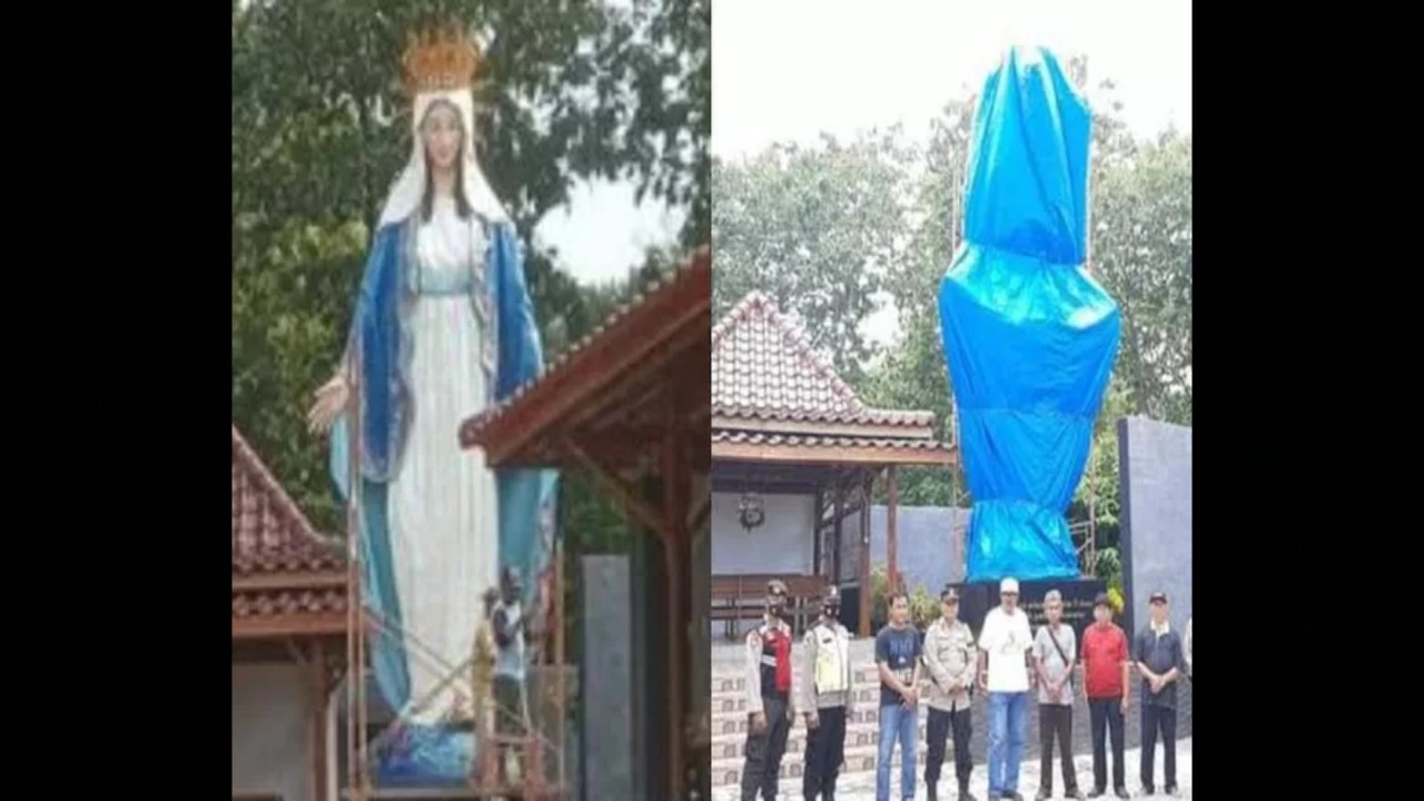 Patung Bunda Maria ditutup terpal.