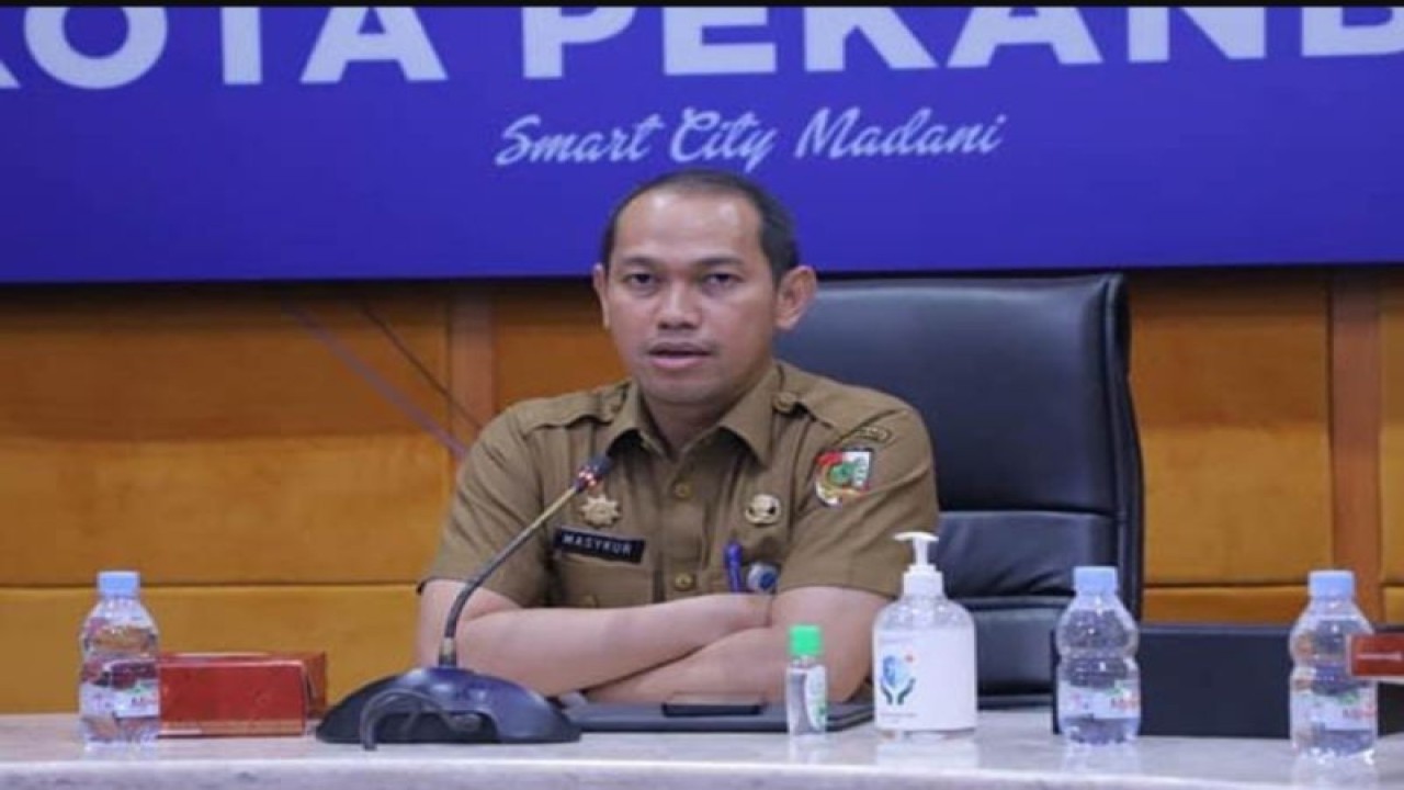 Asisten I Sekda Kota Pekanbaru Masykur Tarmizi saat bersama forkompida dan FKUB, dan OPD terkait membahas naskah edaran wali kota tentang aktivitas warga selama Ramadhan. (ANTARA/HO-Pemkot Pekanbaru)