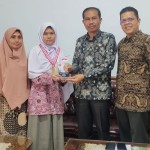 Pelajar madrasah Bukittinggi raih penghargaan di English Olympiade-1680173624