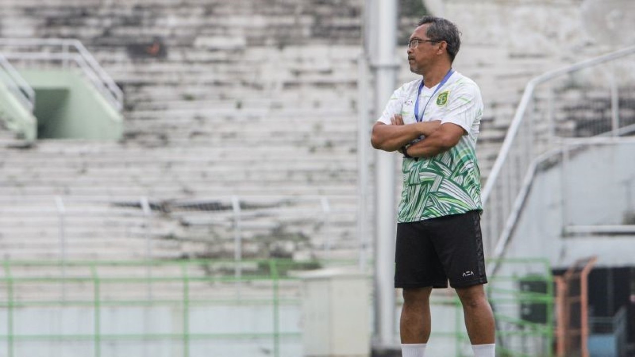 Pelatih Persebaya Aji Santoso (ANTARA/Rizal Hanafi)