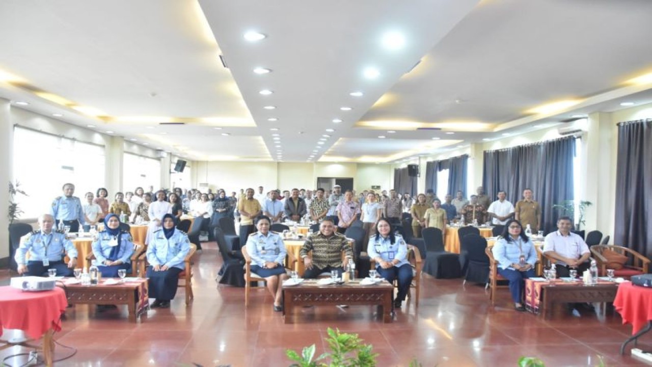 Kegiatan Konsultasi Teknis dan Pemberian Edukasi kepada Pelaku Usaha terkait Pelindungan dan Penegakan Hukum Kekayaan Intelektual (KI) di Labuan Bajo, Manggarai Barat. ANTARA/Ho-Humas Kemenkumham NTT.