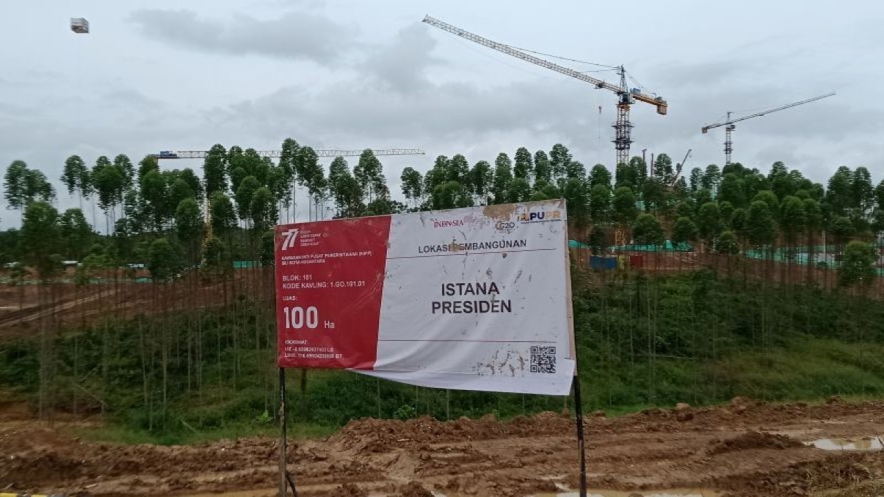 Pengerjaan pembangunan Istana Presiden di KIPP IKN Nusantara di Kecamatan Sepaku, Kabupaten Penajam Paser Utara, Provinsi Kalimatan Timur mulai nampak dilakukan. ANTARA/Bagus Purwa