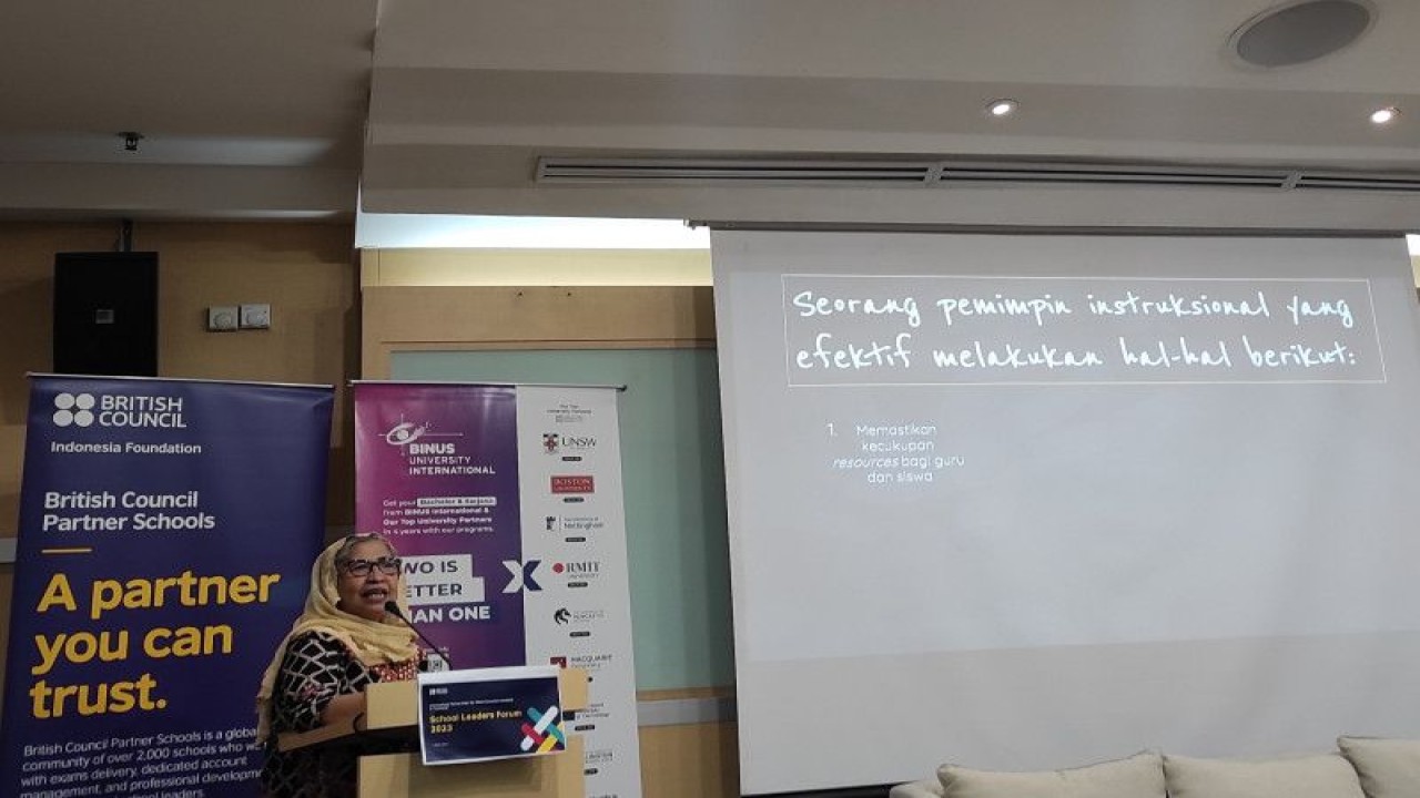 Pemerhati pendidikan dari Universitas Pendidikan Indonesia, Itje Chodijah, di Jakarta, Jumat. (ANTARA/Indriani)