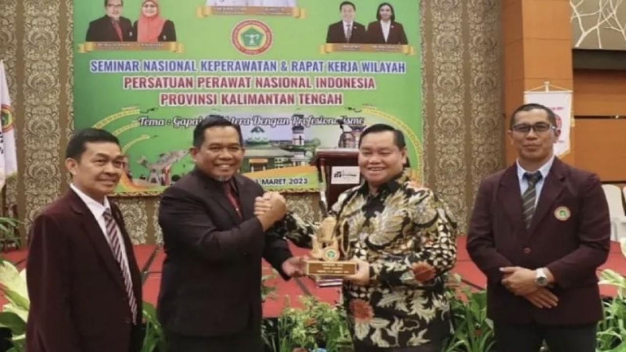 Bupati Halikinnor saat menghadiri seminar keperawatan dan rapat kerja wilayah PPNI Provinsi Kalimantan Tengah di salah satu hotel berbintang di Sampit, (12/3/2023). (ANTARA/HO-Diskominfo Kotim)