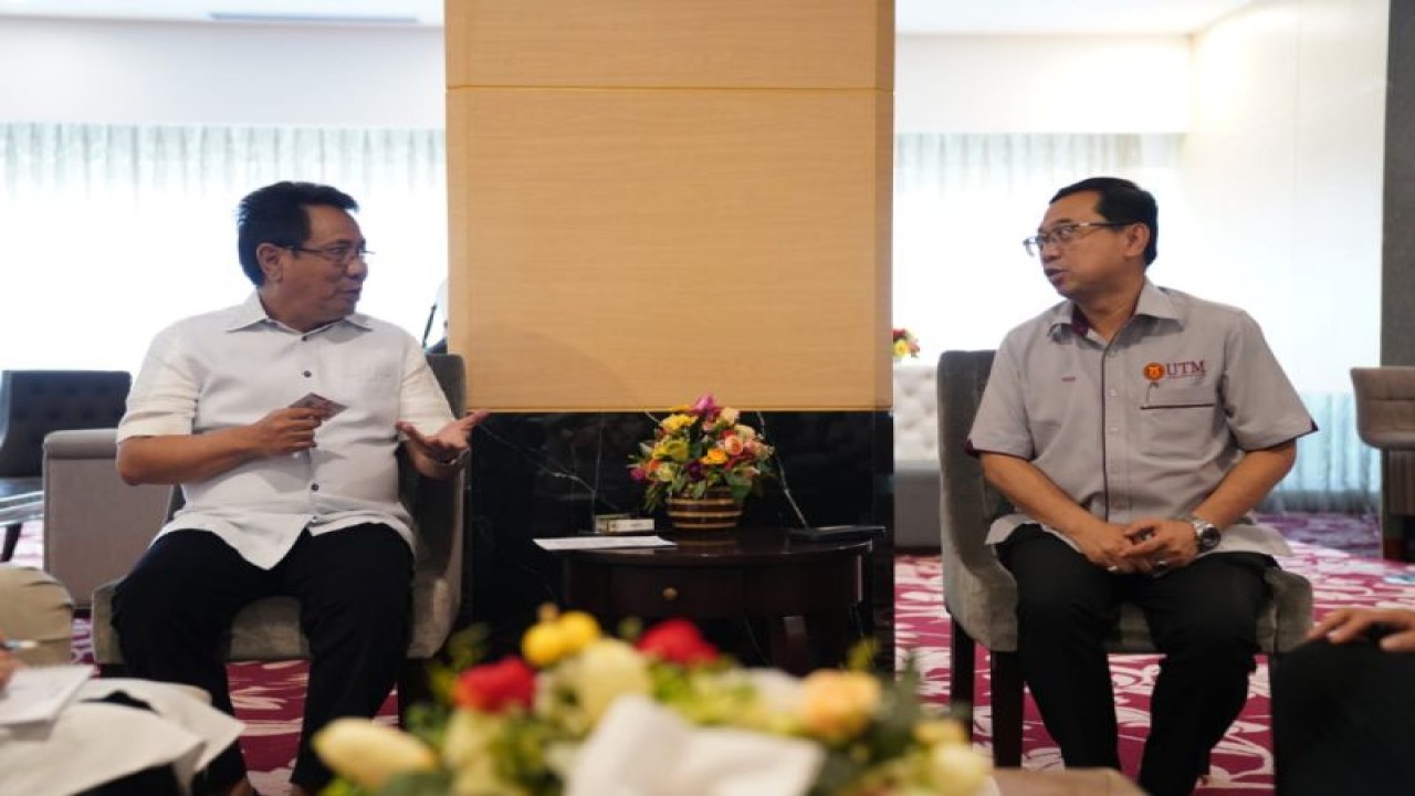 Pejabat Sekda Sulsel Andi Aslam (kiri) menerima kunjungan perwakilan UTM dan membahas potensi kerjasama kedua pihak.ANTARA/HO-Humas Pemprov Sulsel