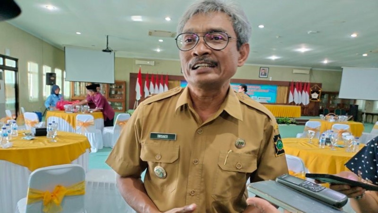 Penjabat Bupati Kulon Progo Tri Saktiyana. (ANTARA/Sutarmi)