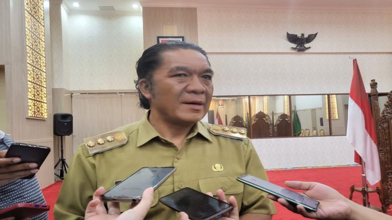 Penjabat Gubernur Banten Al Muktabar. ANTARA/Mulyana