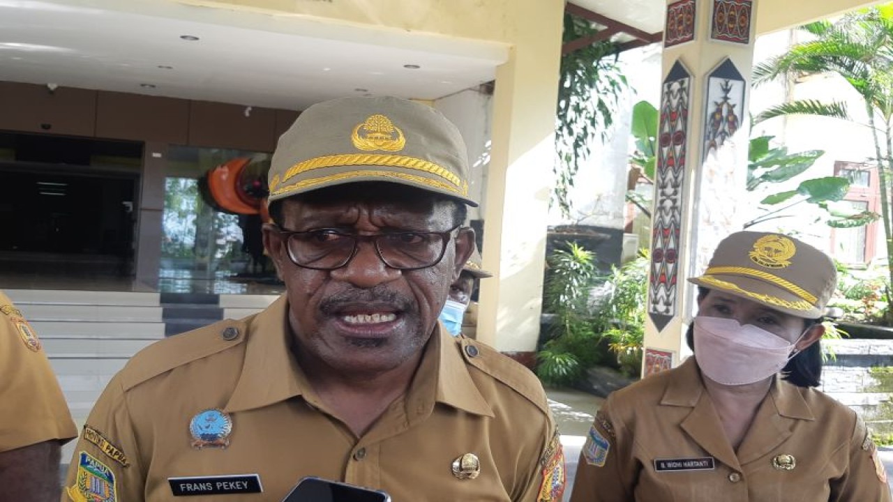 Penjabat Wali Kota Jayapura Frans Pekey. ANTARA/Ardiles Leloltery