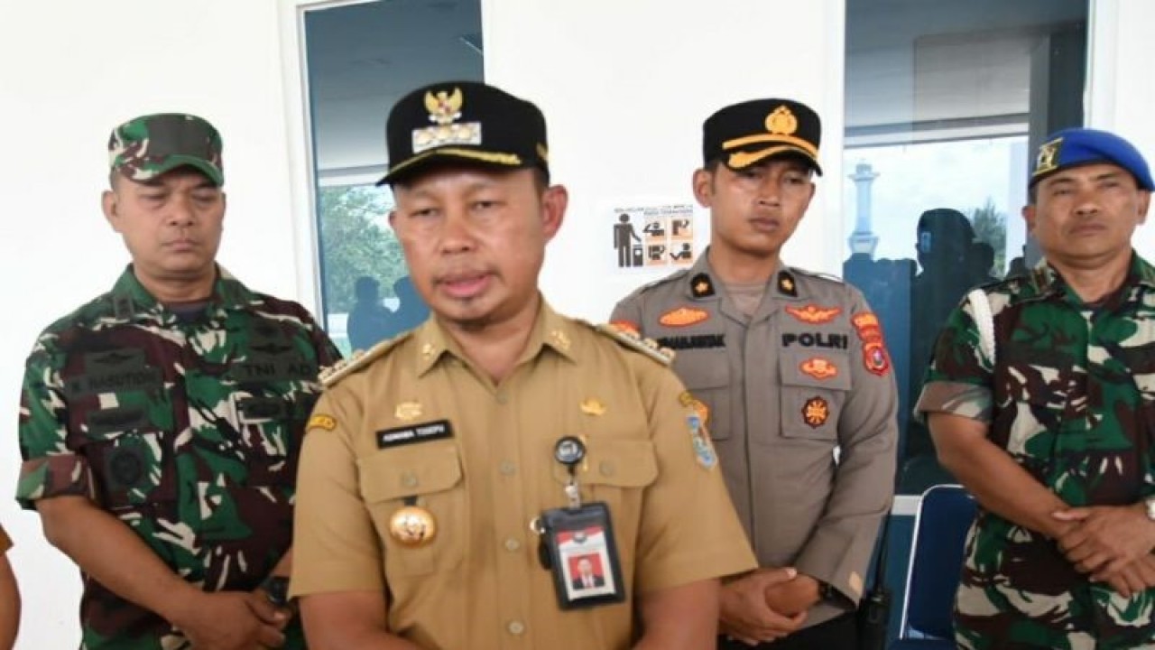 Penjabat Wali Kota Kendari Asmawa Tosepu, Kamis (9/3/2023). (ANTARA/Harianto)