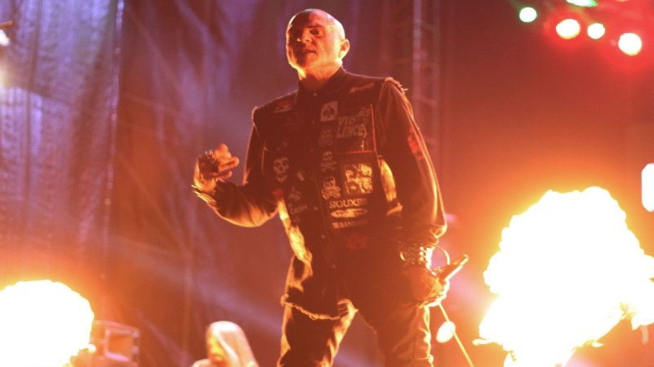 Vokalis Vio-lence, Sean Killian, saat tampil di panggung Hammer dalam gelaran Hammersonic Festival 2023, Sabtu (18/3). (ANTARA/Adnan Nanda)