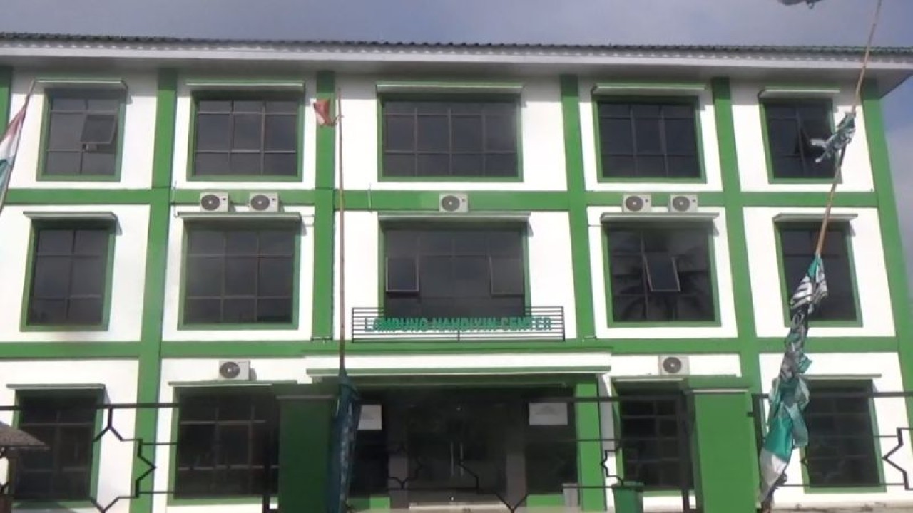 Gedung Lampung Nahdliyin Center (LNC) yang disita oleh Komisi Pemberantasan Korupsi (KPK) terkait perkara kasus suap PMB Unila. Bandarlampung, Selasa, (7/3/2023). (ANTARA/Dian Hadiyatna)