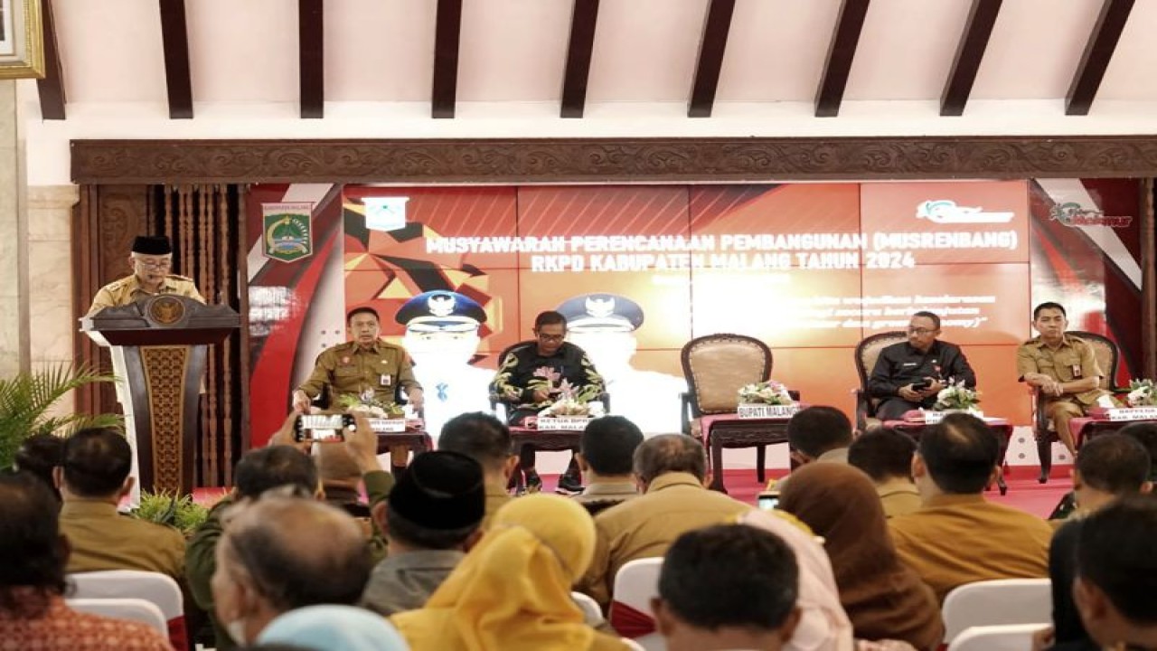Bupati Malang M Sanusi pada saat memberikan pengarahan dalam Musyawarah Perencanaan Pembangunan Daerah (Musrenbang) Rencana Kerja Pemerintah Daerah (RKPD) Kabupaten Malang tahun 2024, di Kabupaten Malang, Jawa Timur, Senin (27/3/2023). (ANTARA/HO-Humas Pemkab Malang)