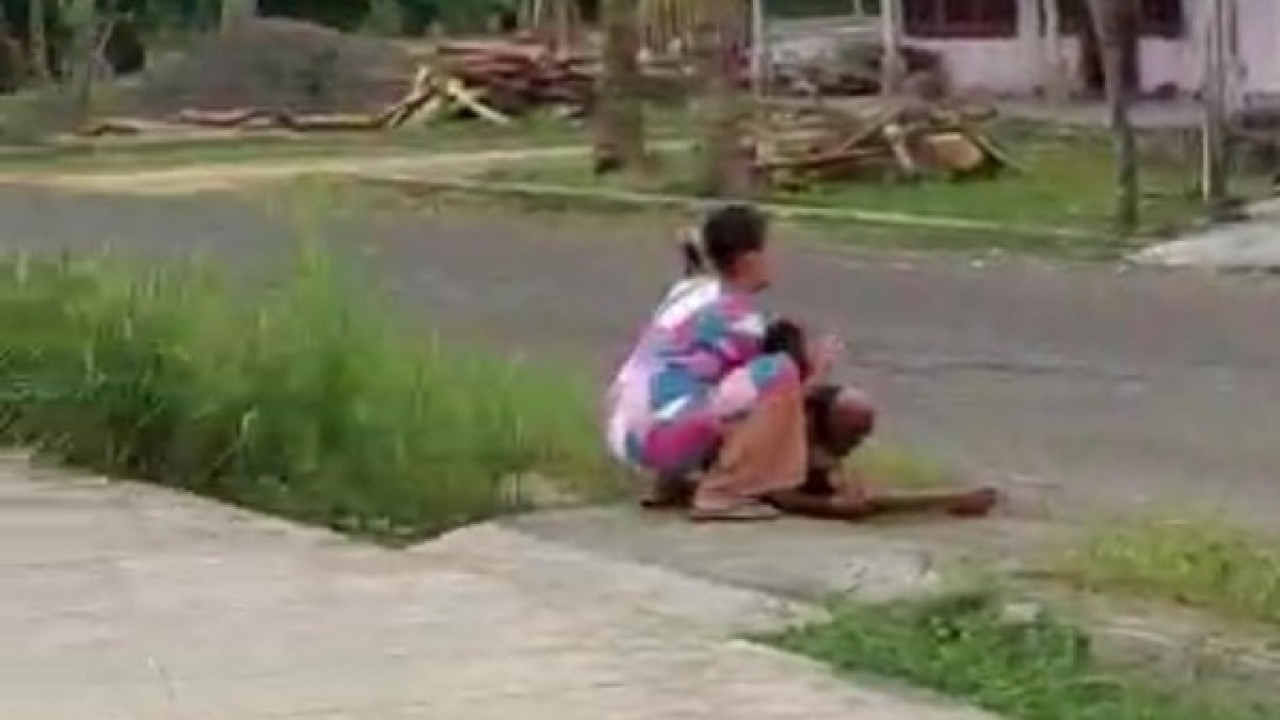 Warga terkapar ditembak perampok. (Net)