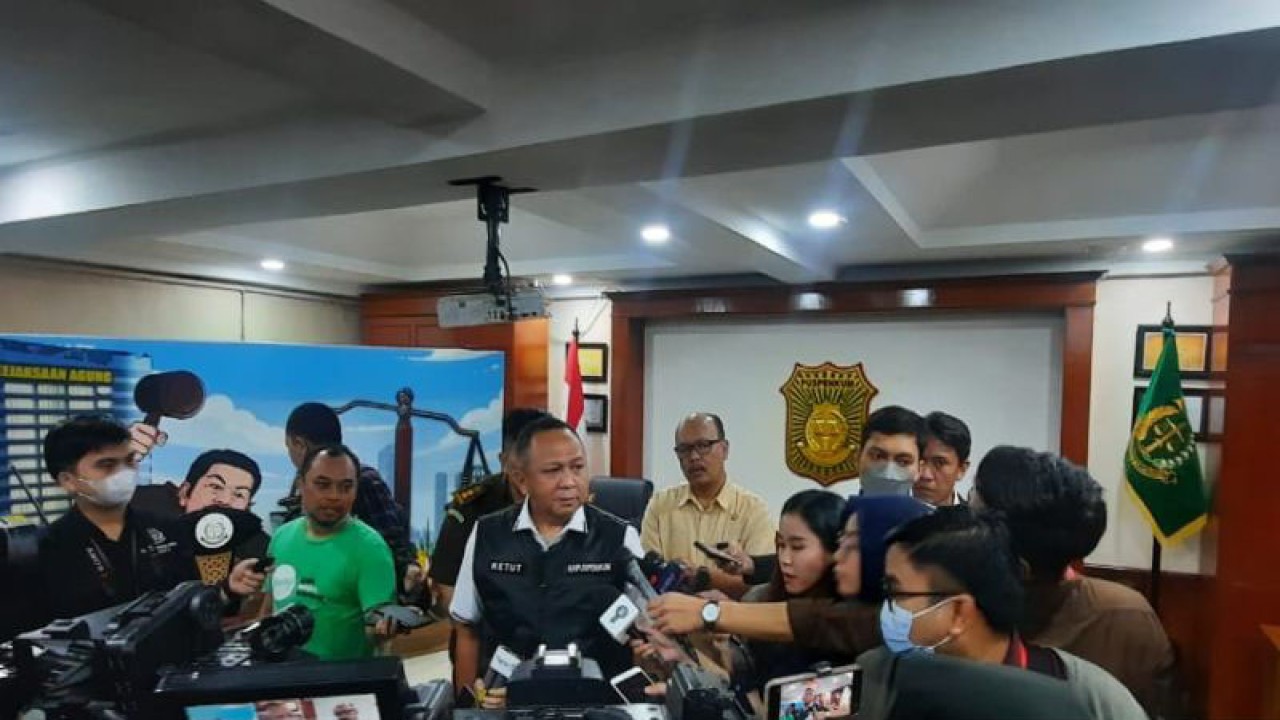 ARSIP - Kepala Pusat Penerangan Hukum (Kapuspenkum) Kejaksaan Agung Ketut Sumedana memberikan keterangan pers di Jakarta, Kamis (16/2/2023). ANTARA/Laily Rahmawaty