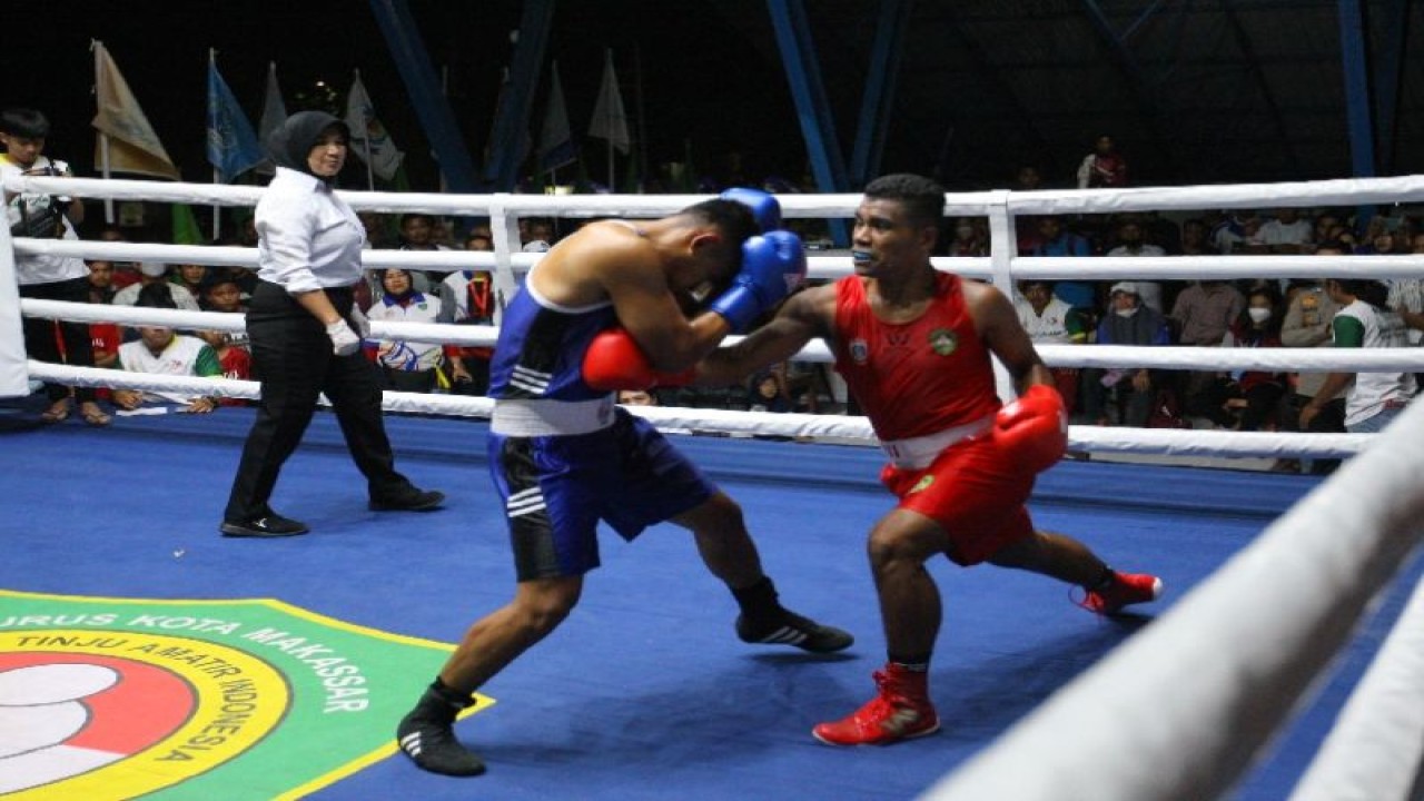 Petinju Sulawesi Selatan saat berlaga di Pekan Olahraga Provinsi (Porprov) Sulsel 2022 di Kabupaten Sinjai-Bulukumba. ANTARA/HO-Pertina Sulsel