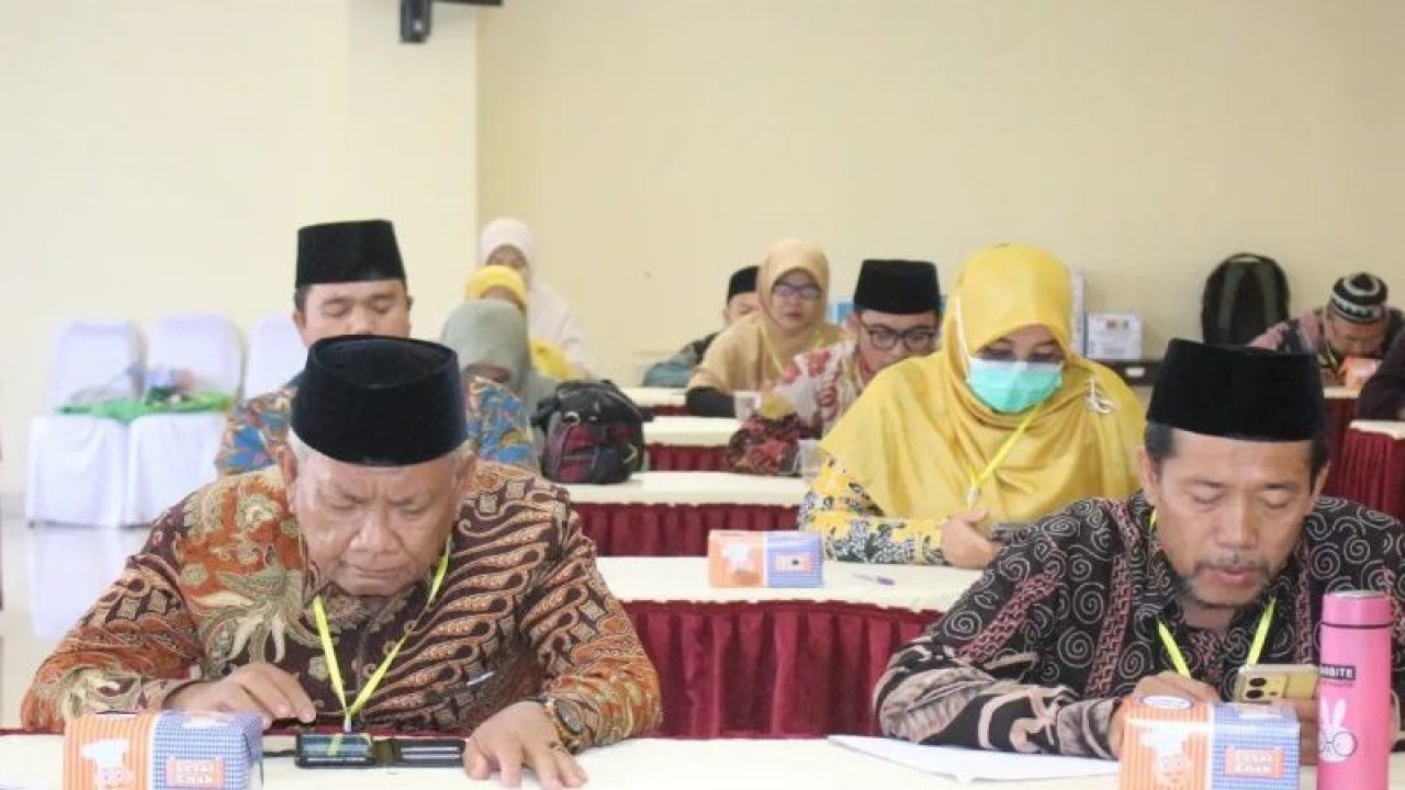 Peserta calon anggota KPU Provinsi Bengkulu saat menjalani tes tertulis beberapa waktu lalu. ANTARA/Anggi Mayasari
