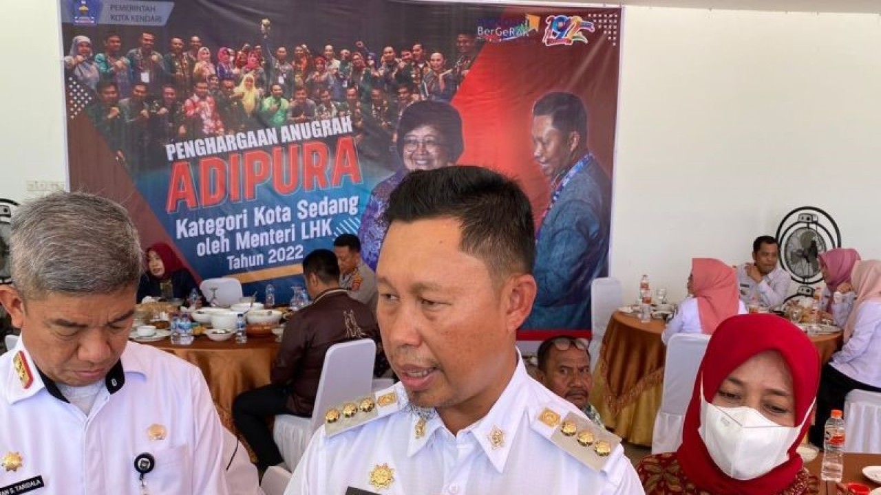 Pj Wali Kota Kendari Asmawa Tosepu. (Antara/La Ode Muh Deden Saputra)