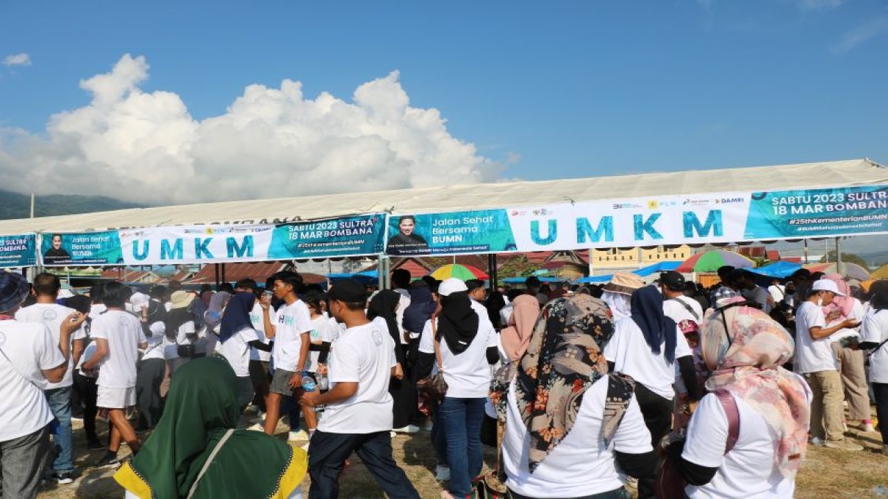 Ilustrasi. Sejumlah gerai UMKM pada jalan sehat BUMN di Bombana, Sulawesi Tenggara. ANTARA Foto/HO-Humas PLN UIW Sulselrabar
