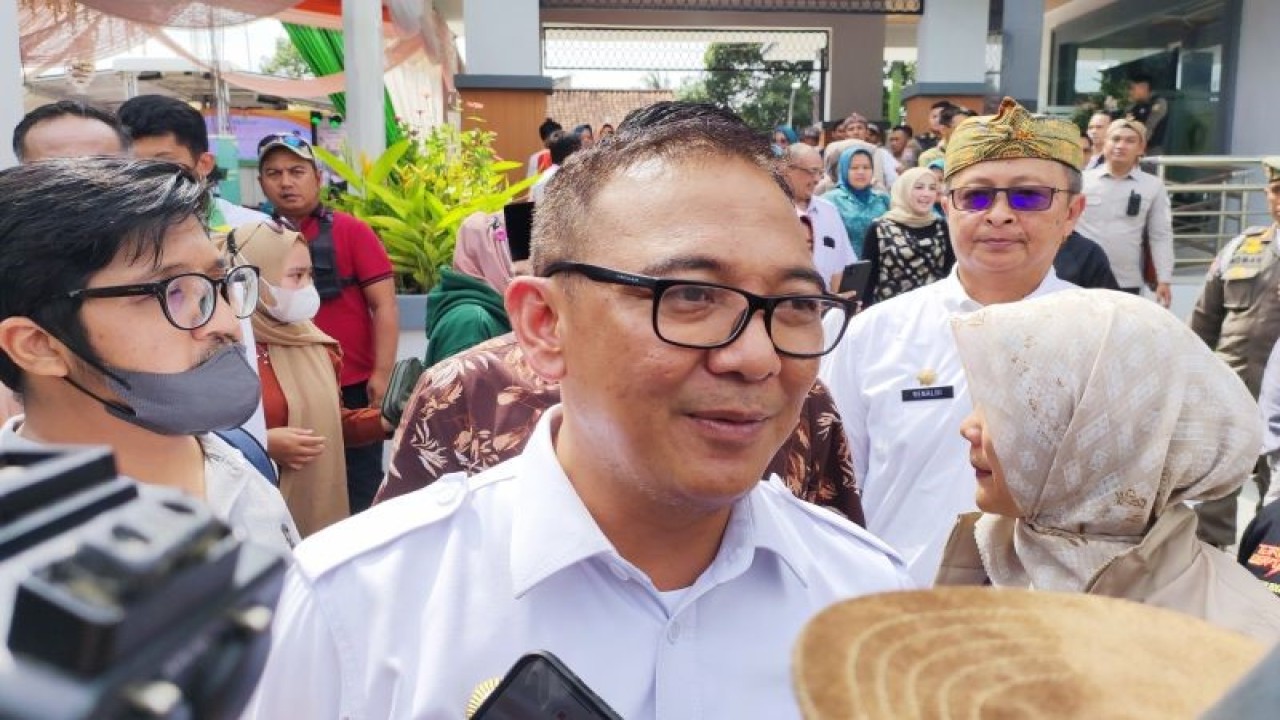 Pelaksana tugas (Plt) Bupati Bogor, Iwan Setiawan di Rancabungur, Kabupaten Bogor, Jawa Barat, Rabu (8/3/2023). (ANTARA/M Fikri Setiawan)
