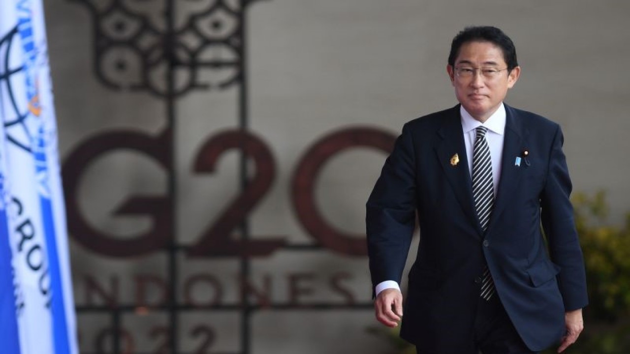 Perdana Menteri Jepang Fumio Kishida tiba di lokasi KTT G20 di Nusa Dua, Bali, Selasa (15/11/2022). ANTARA FOTO/Media Center G20 Indonesia/Akbar Nugroho Gumay/nym. (ANTARA FOTO/Akbar Nugroho Gumay)