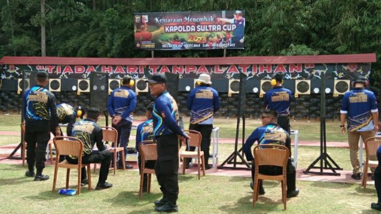 Polda Sultra gelar lomba menembak guna mencari bibit atlet tembak, di Kendari, Kamis (9/3/2023) (ANTARA/Harianto)
