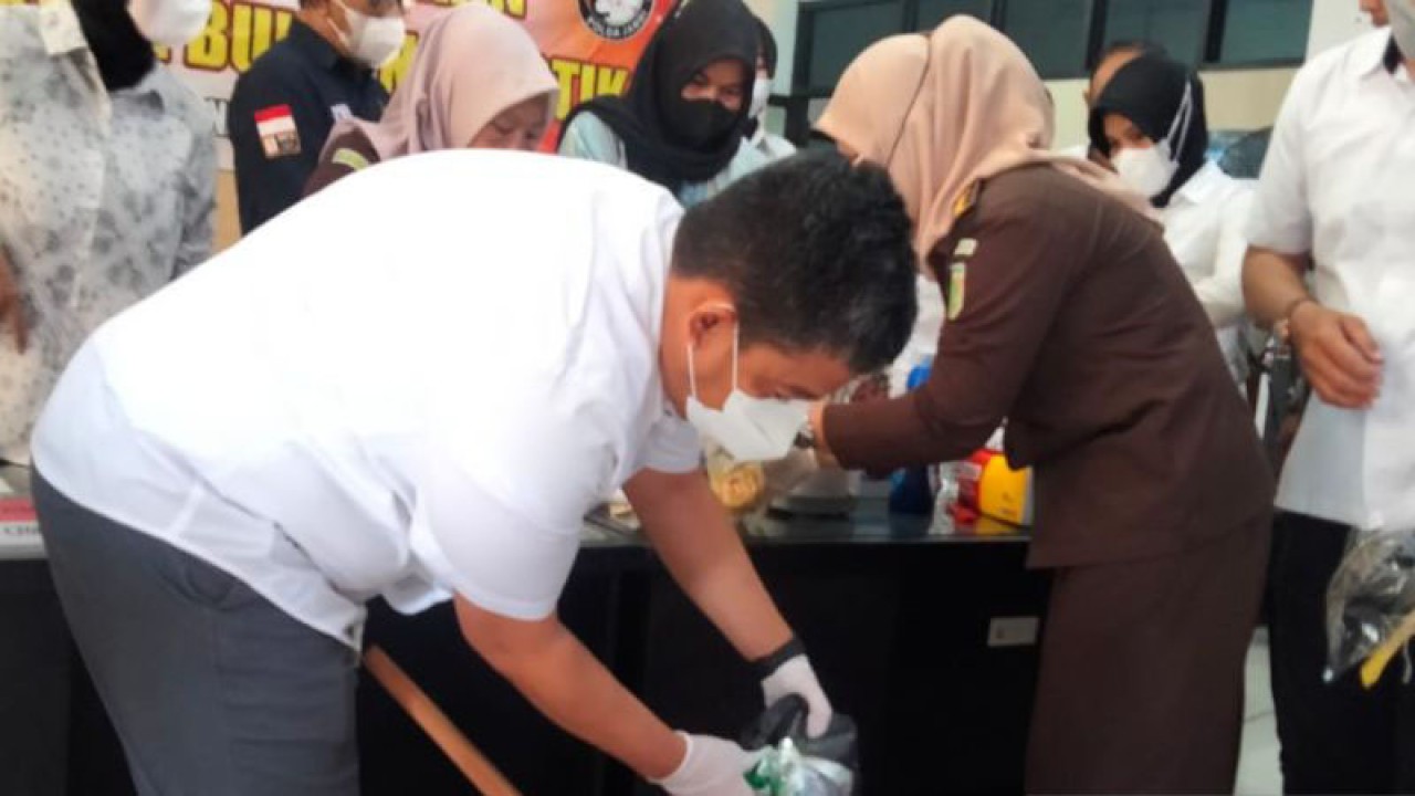 Pemusnahan sabu di Polda Jambi, Rabu (29/3/2023). ANTARA/Tuyani