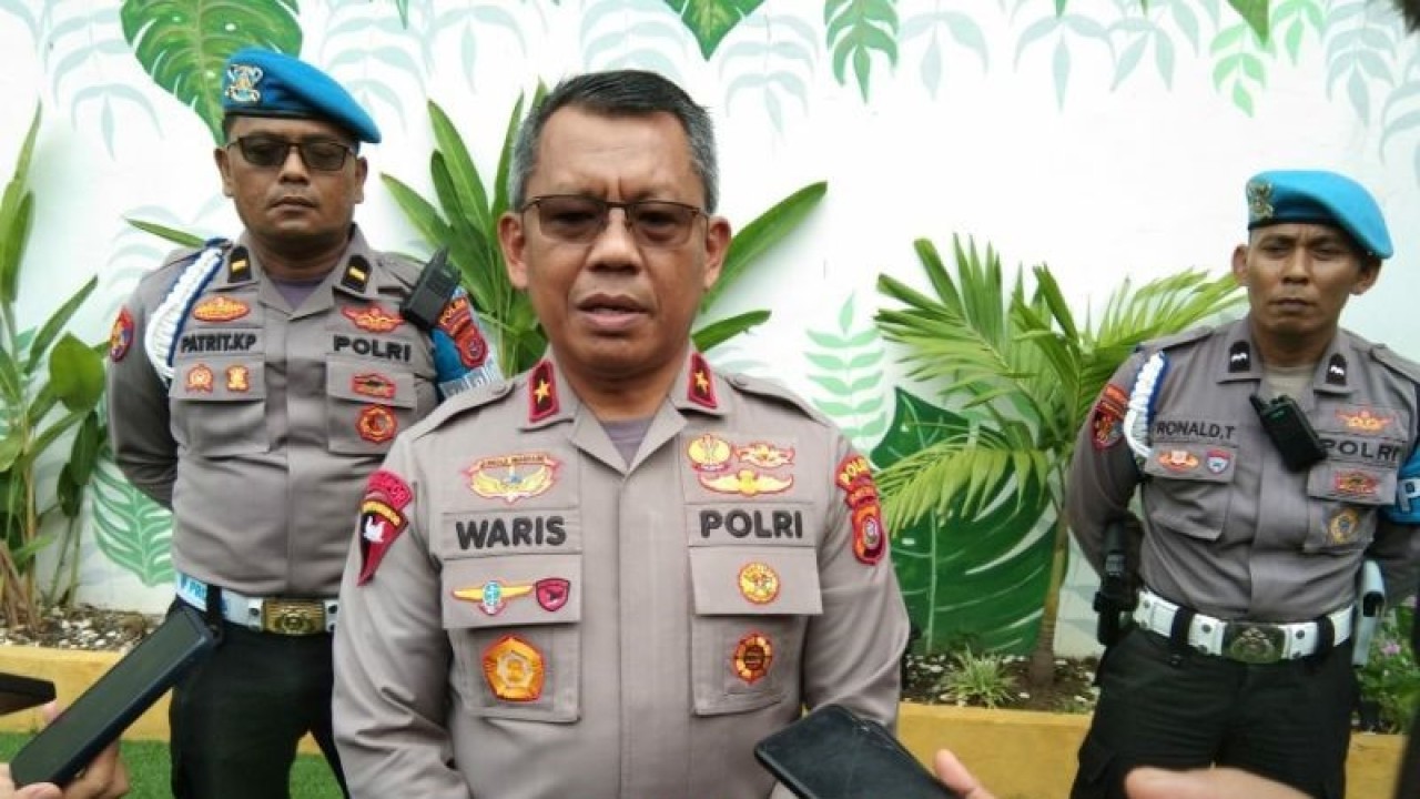 Wakapolda Sultra Brigjen Pol Waris Agono memberikan keterangan pers di Kendari, Sultra, Rabu (1/3/2023). ANTARA/Harianto