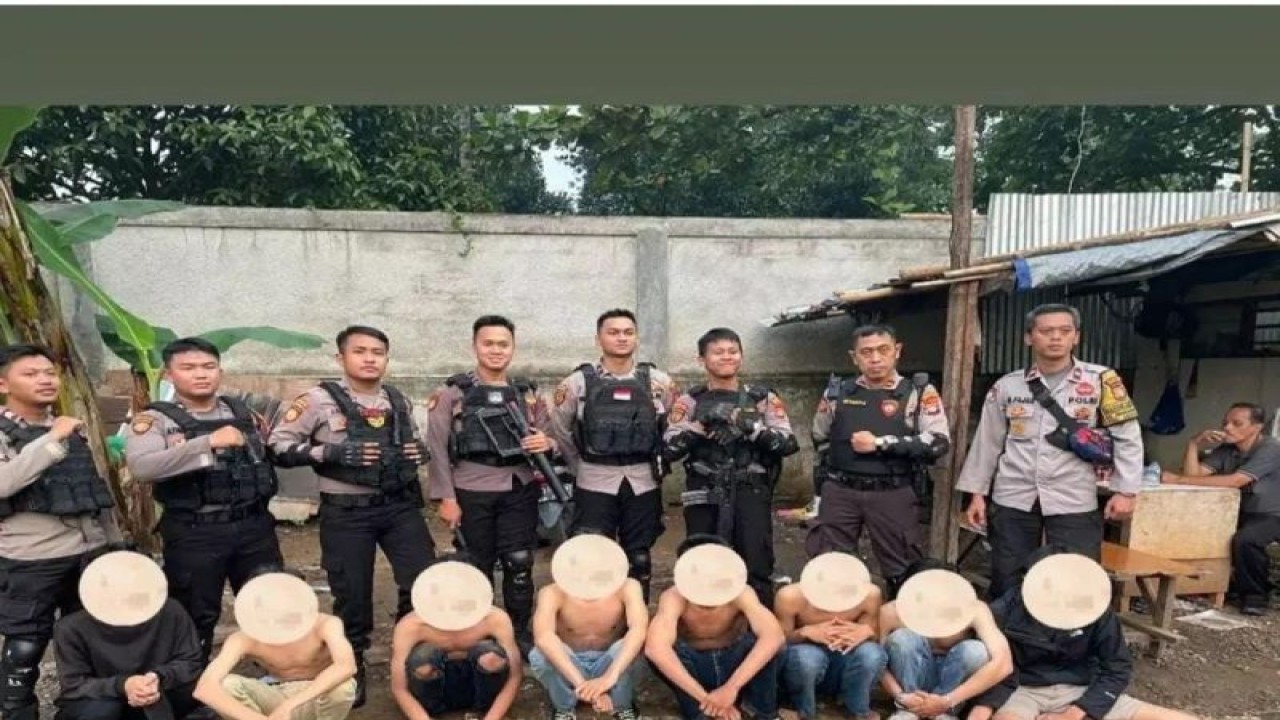 Polisi tangkap tujuh pemuda yang terlibat tawuran di Jagakarsa, Jakarta Selatan, Minggu (12/3/2023). HO-Polres Metro Jakarta Selatan