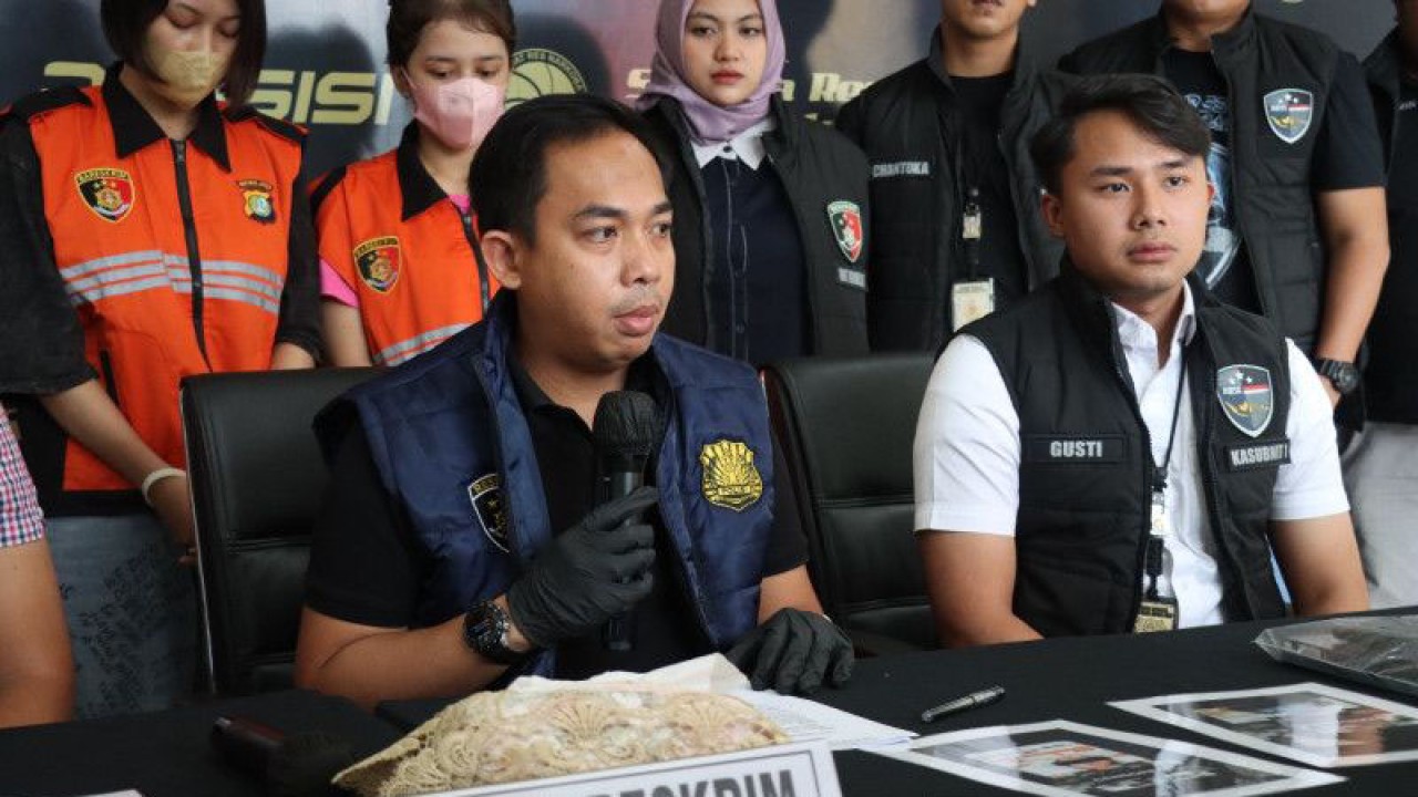 Kasatreskrim Polres Metro Jakarta Barat, Kompol Andri Kurniawan dalam jumpa pers di Mapolres Metro Jakarta Barat, Selasa (14/3/2023). ANTARA/HO-Polres Metro Jakarta Barat
