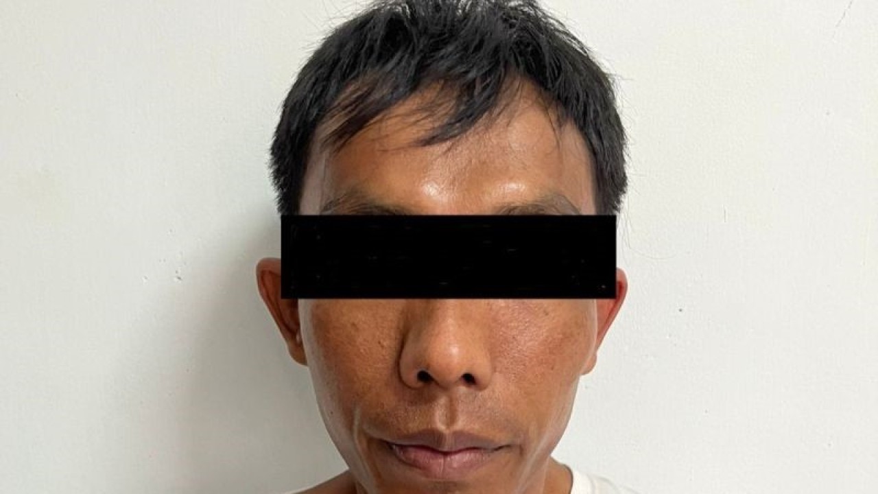 Seorang pria GP (37) pengedar narkotika jenis sabu ditahan di Polres Sibolga. (ANTARA/HO-Humas Polres Sibolga).