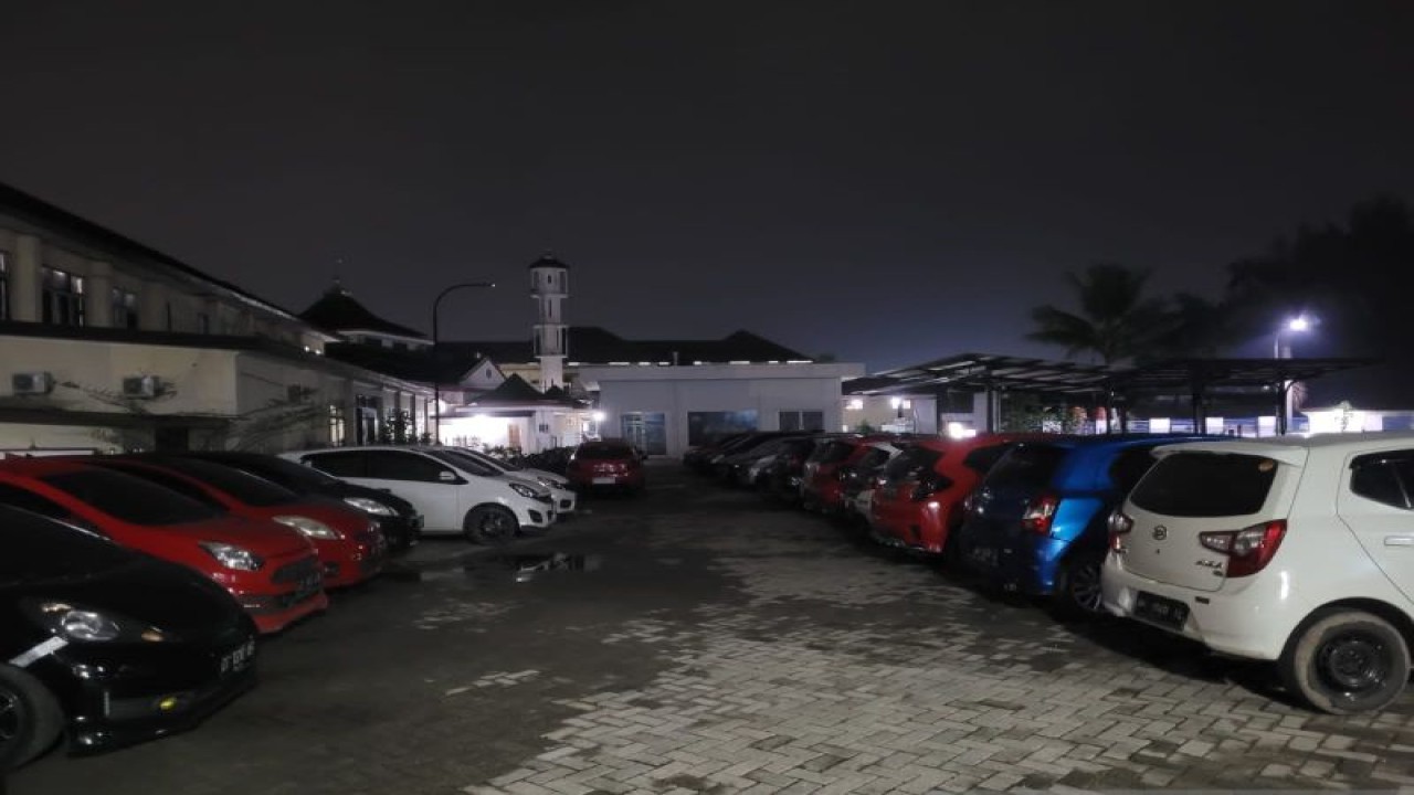 Kendaraan roda empat yang diamankan polisi di Polresta Kendari. (Antara/La Ode Muh Deden Saputra)