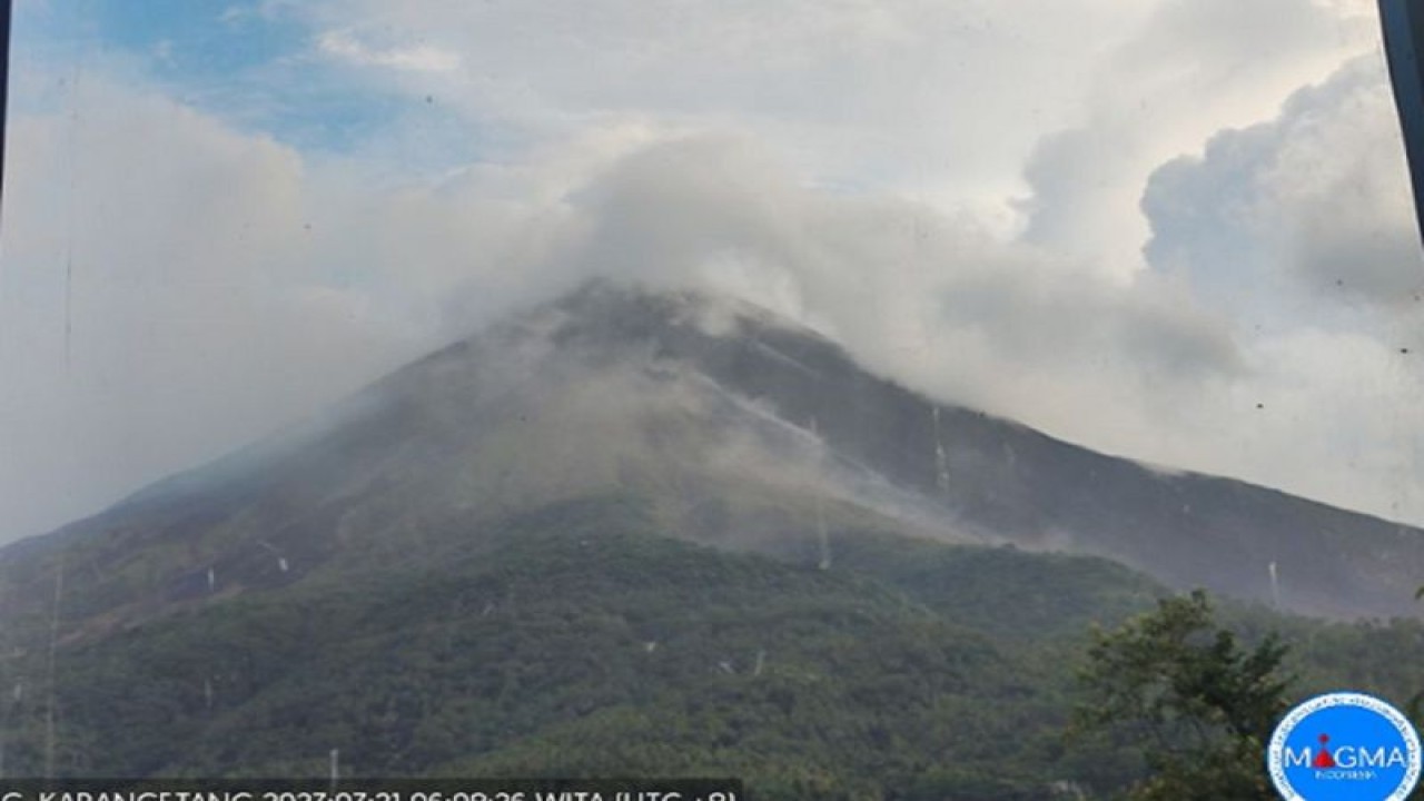 Aktivitas Gunung Karangetang, salah satu gunung api aktif di Sulawesi Utara masih tinggi, foto diambil pada hari ini, pukul 06:08:26. ANTARA/HO-PVMBG (1)
