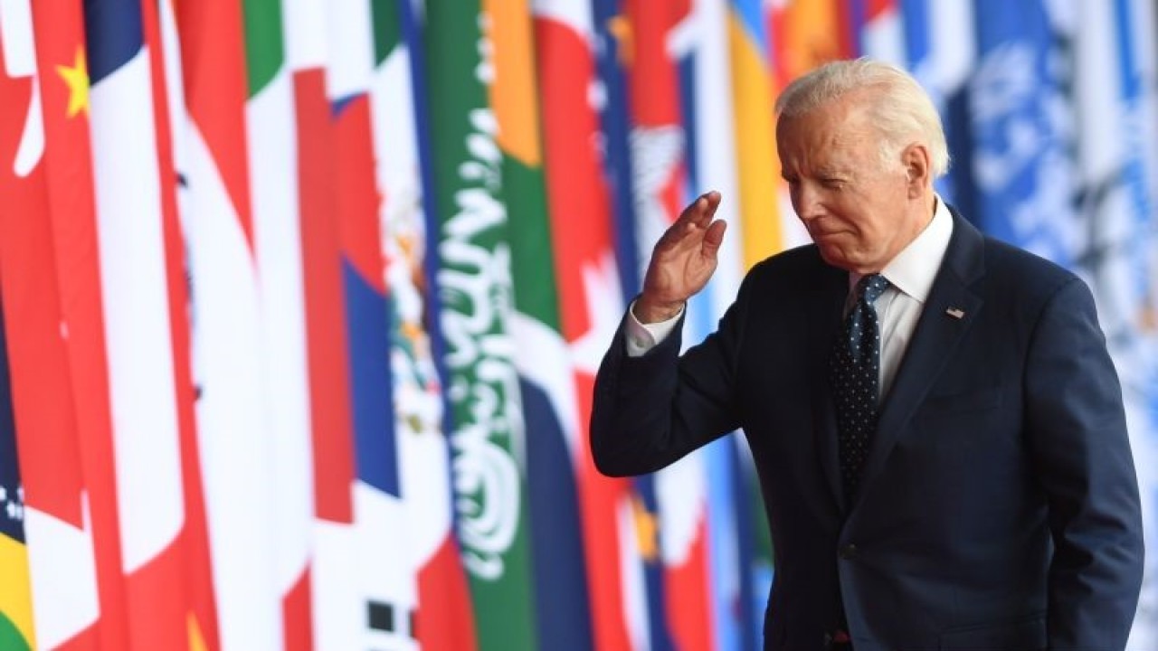 Arsip - Presiden Amerika Serikat Joe Biden tiba di lokasi KTT G20 di Nusa Dua, Bali, Selasa (15/11/2022). ANTARA FOTO/Media Center G20 Indonesia/Akbar Nugroho Gumay/nym. (ANTARA FOTO/Akbar Nugroho Gumay)
