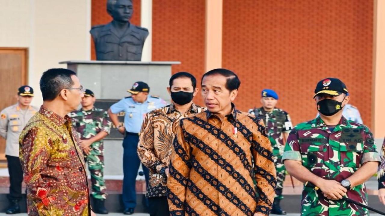 Presiden Joko Widodo bertolak menuju Singapura dari Pangkalan TNI AU Halim Perdanakusuma, Jakarta, Kamis (16/3/2023). ANTARA/HO-Biro Pers Sekretariat Presiden.