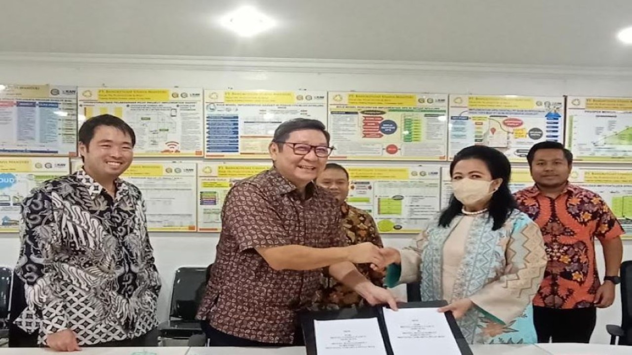 PT Nusantara Wisata Cemerlang (NWC) melakukan penandatanganan Nota Kesepahaman (Memorandum of Understanding/MoU) dengan PT Accor Asia Pacific Indonesia (AAPC Indonesia), di Kantor Pusat NT Corp, Jalan Cempaka Putih Timur Nomor 5, Jakarta Pusat (Jakpus), pada Jumat, 10 Maret 2023. (Adiantoro/NTV)