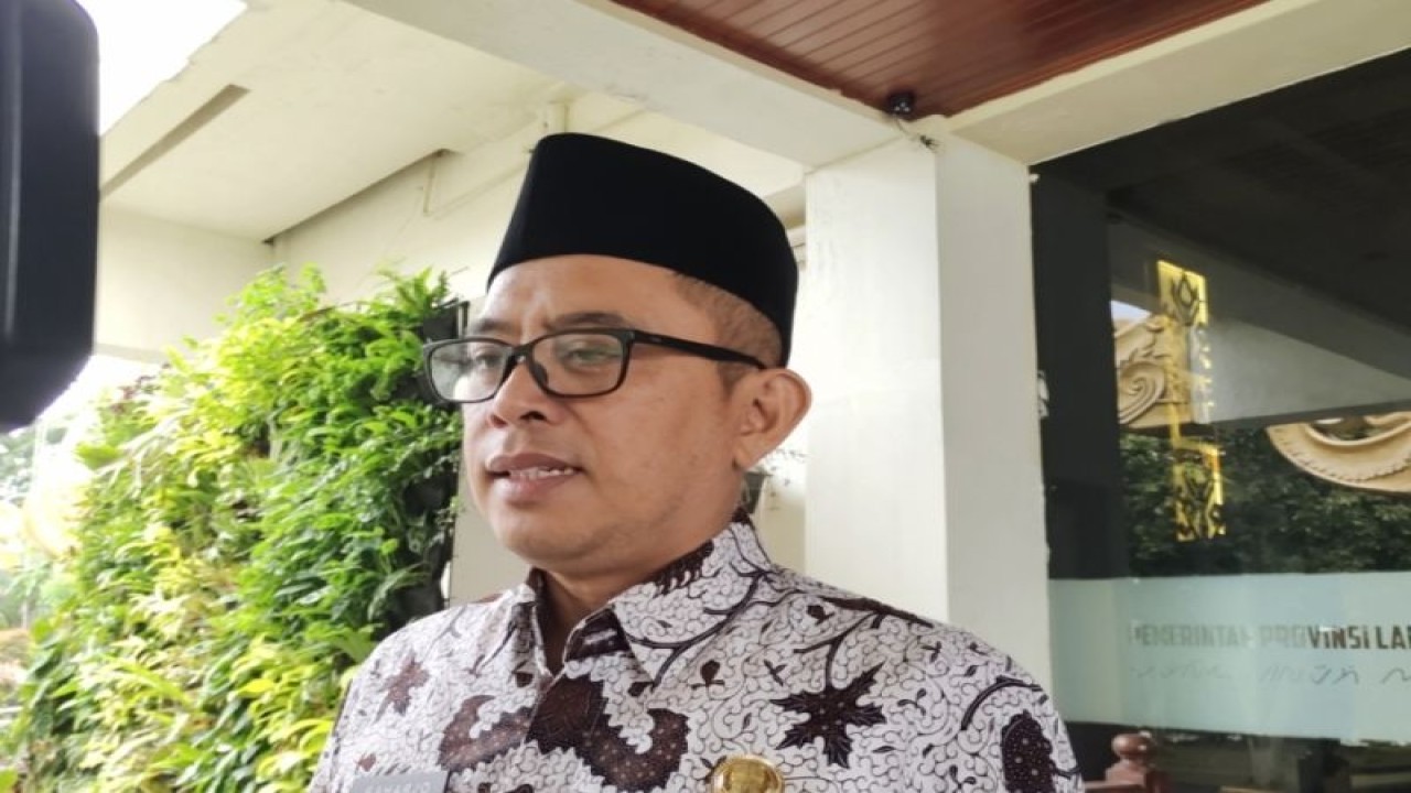 Kepala Kanwil Kemenag Lampung Puji Raharjo saat memberi keterangan. ANTARA/Ruth Intan Sozometa Kanafi.