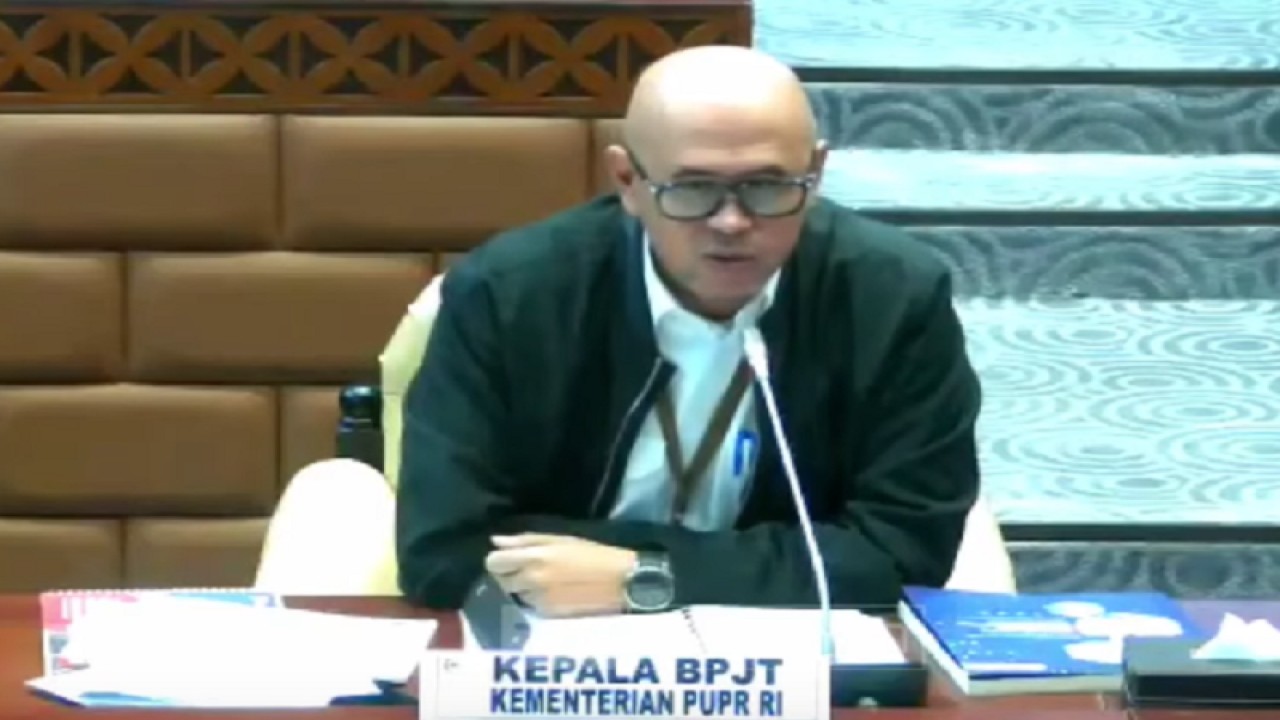 Tangkapan layar - Kepala BPJT Kementerian PUPR Danang Parikesit dalam Rapat Dengar Pendapat bersama Komisi V DPR RI di Jakarta, Selasa (28/3/2023). ANTARA/YouTube Komisi V DPR RI Channel