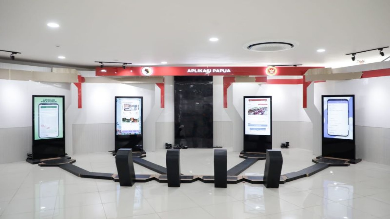 Empat aplikasi karya anak muda Papua yang ditampilkan di Gedung PYCH, Jayapura, Papua, Rabu (15/3/2023). (ANTARA/HO-PMI)