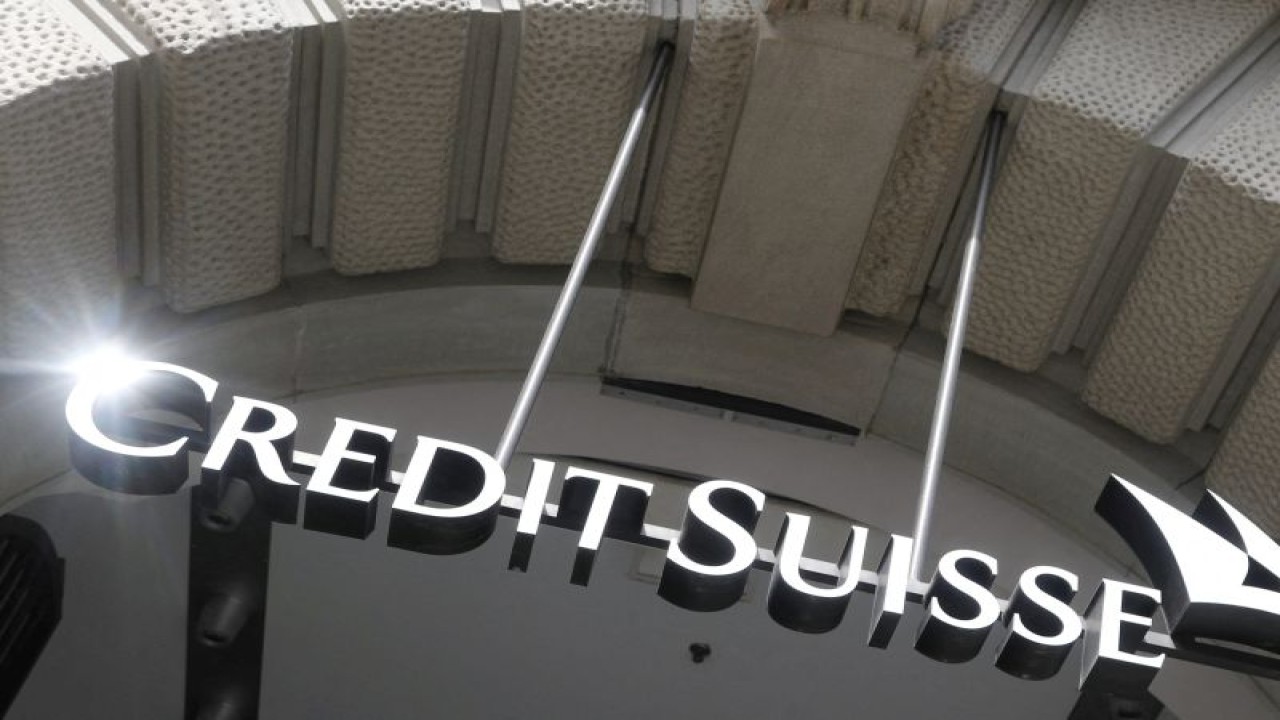 Foto Dokumen: Logo bank Swiss, Credit Suisse, terlihat di kantor pusatnya di Zurich, Swiss 4 Oktober 2022. ANTARA/REUTERS/Arnd Wiegmann